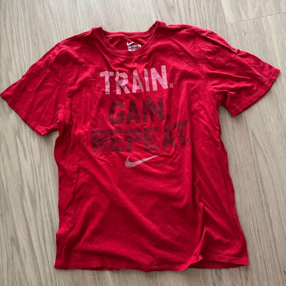 Nike Train Gain Repeat Short Sleeve T-Shirt